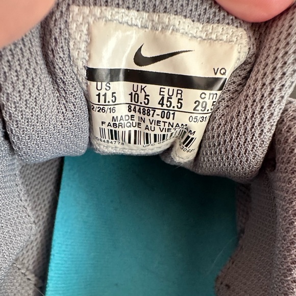 Nike Tanjun SE Cool Gray Athletic Running Shoes - Picture 4 of 8